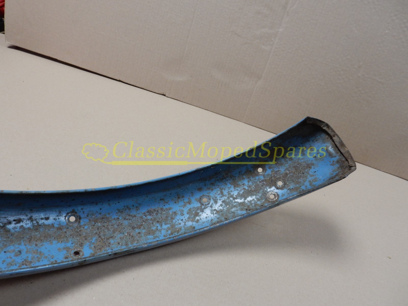 Mobylette Series 40,40L,40N,40S,40T,40V Front Mudguard in blue with white tail - Image 5