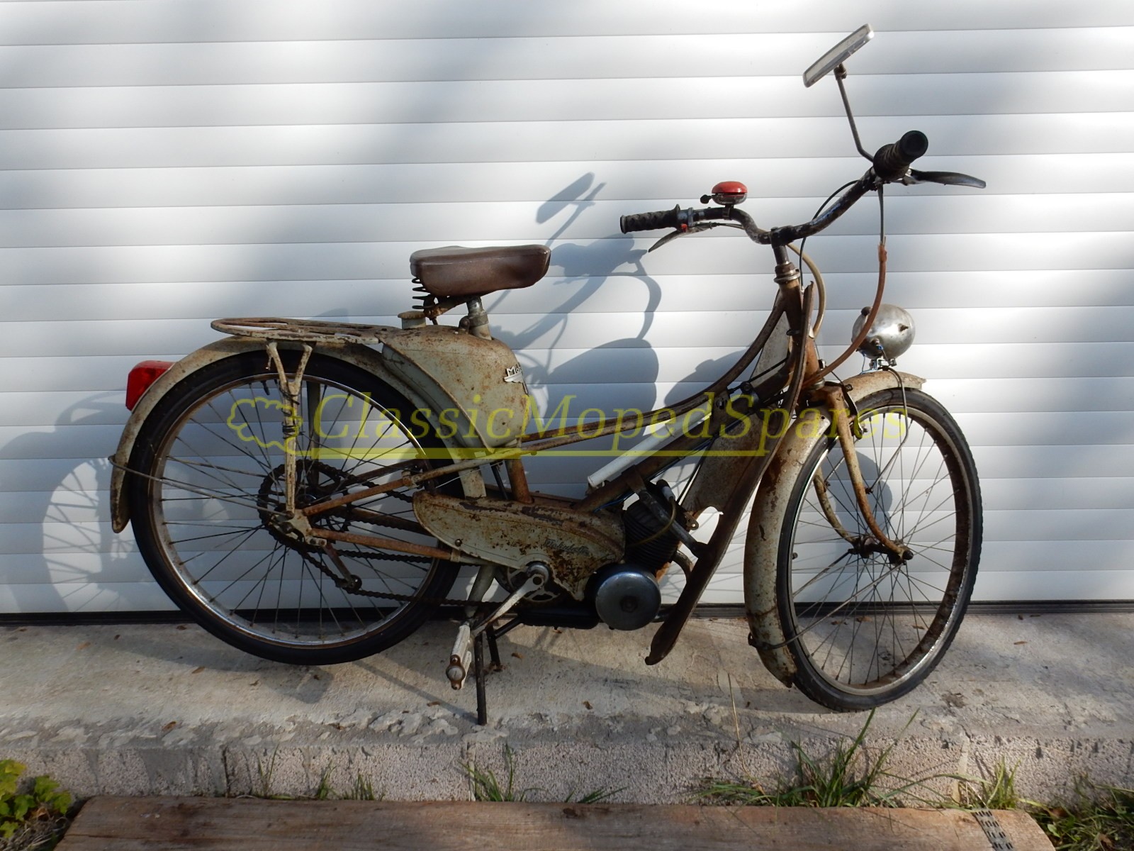 SUPER RARE 1957 / 1958 MOTOBECANE MOBYLETTE AV32 M, WITH ORIGINAL LEGSHIELDS SOLD - Image 2