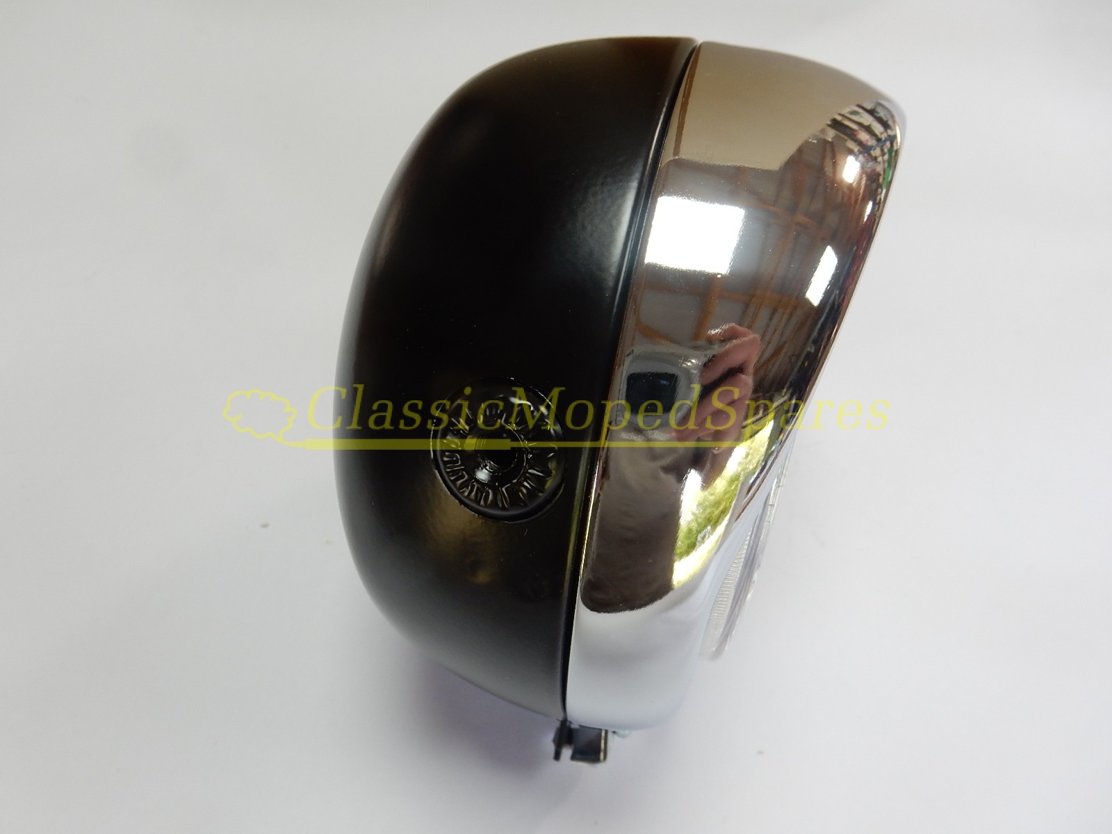 Universal Round Chrome Front Headlight Lamp 135mm diameter Single Lower Point Fitting - Image 2