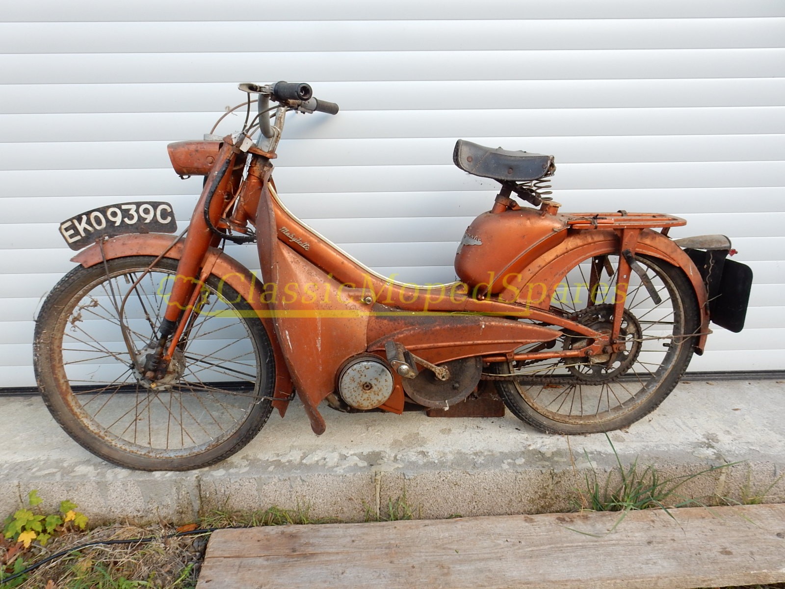 1965 Motobecane, Mobylette AV48 Moped for Restoration For Sale (Rare Model with legshields) NOW SOLD - Image 5