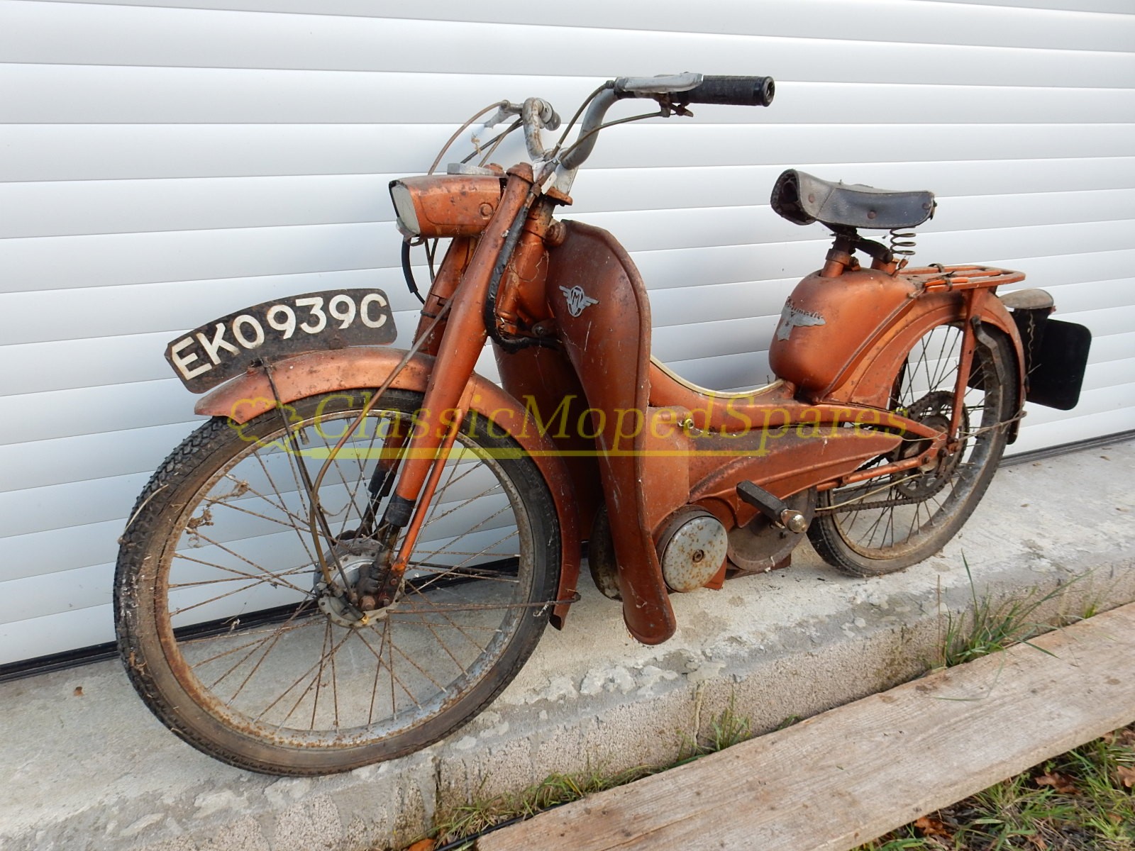 1965 Motobecane, Mobylette AV48 Moped for Restoration For Sale (Rare Model with legshields) NOW SOLD - Image 3