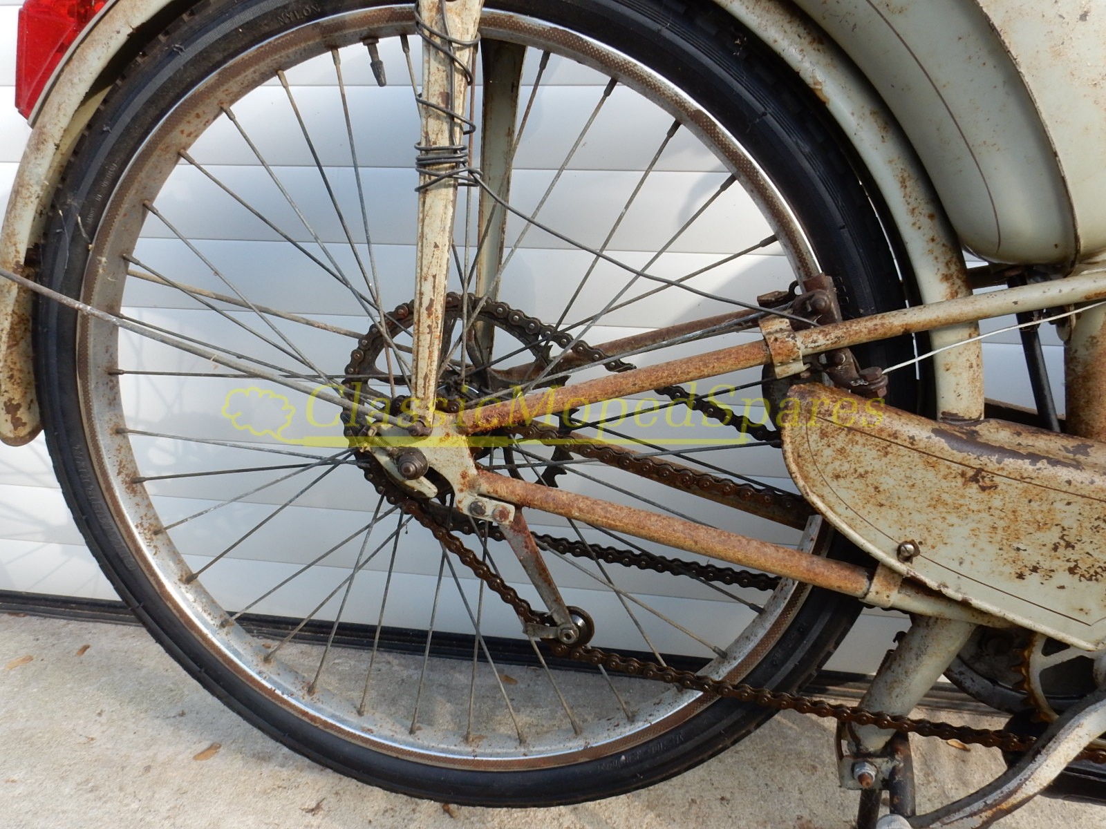 SUPER RARE 1957 / 1958 MOTOBECANE MOBYLETTE AV32 M, WITH ORIGINAL LEGSHIELDS SOLD - Image 4