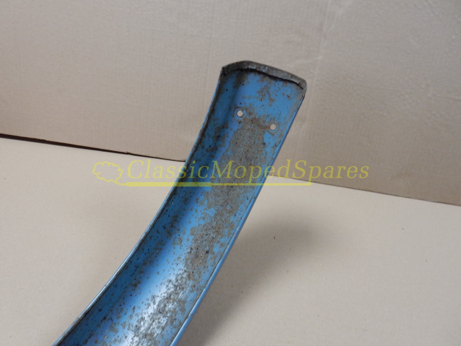 Mobylette Series 40,40L,40N,40S,40T,40V Front Mudguard in blue with white tail - Image 4
