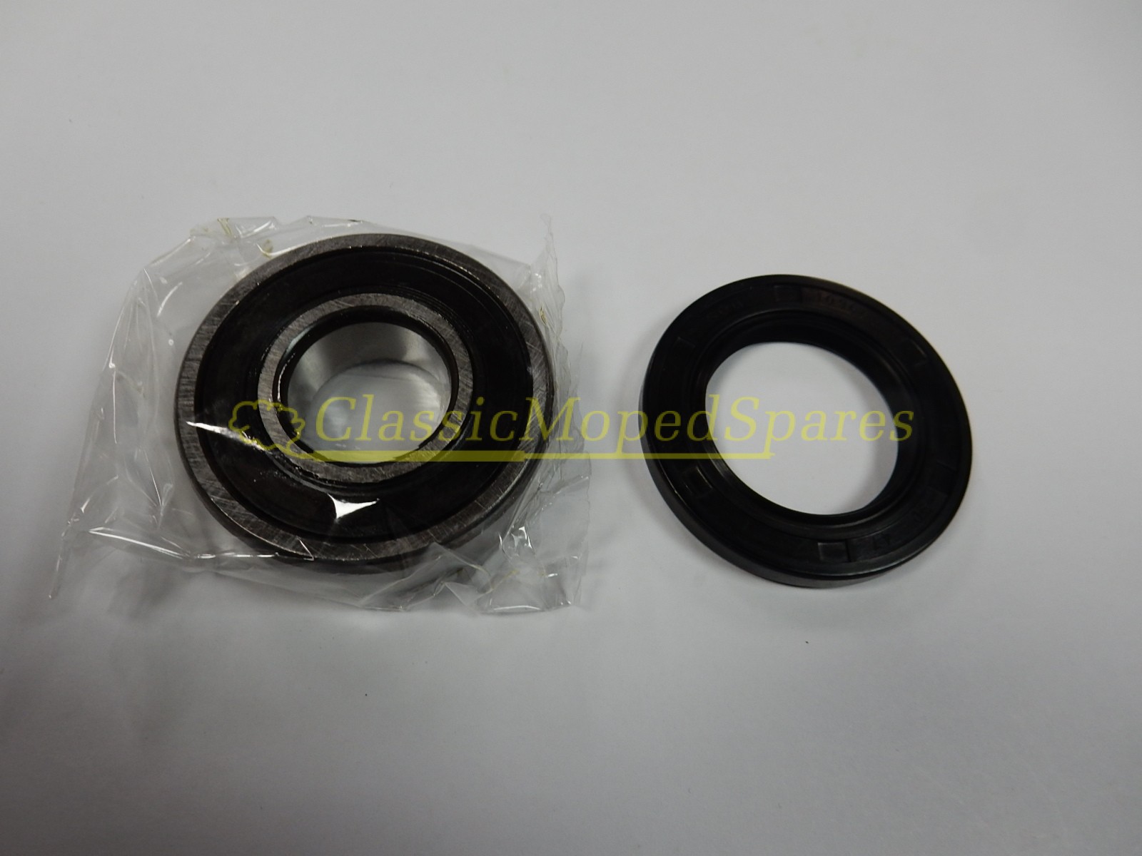 Wheel bearing kit 6204 2RS SKF + oil seal Piaggio NRG Typhoon