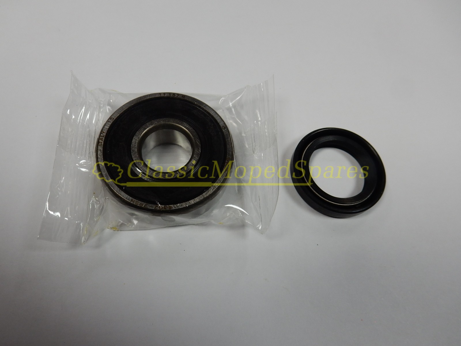 Wheel bearing kit 6203 2RS ​​SKF + rear oil seal MBK Booster Yamaha BW's