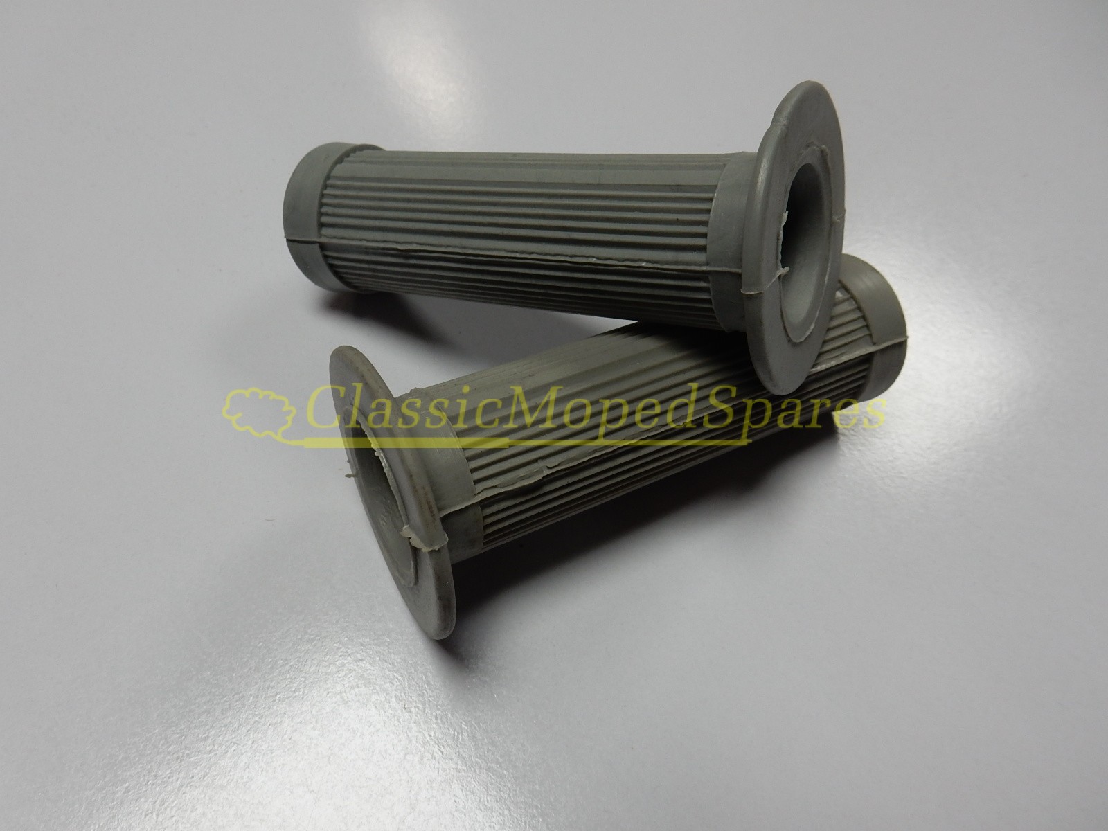 MOBYLETTE MOPED AV42,AV44,AV48,AV89,Series 40,Series 50, HANDLE BAR GRIPS (Pair) in GREY