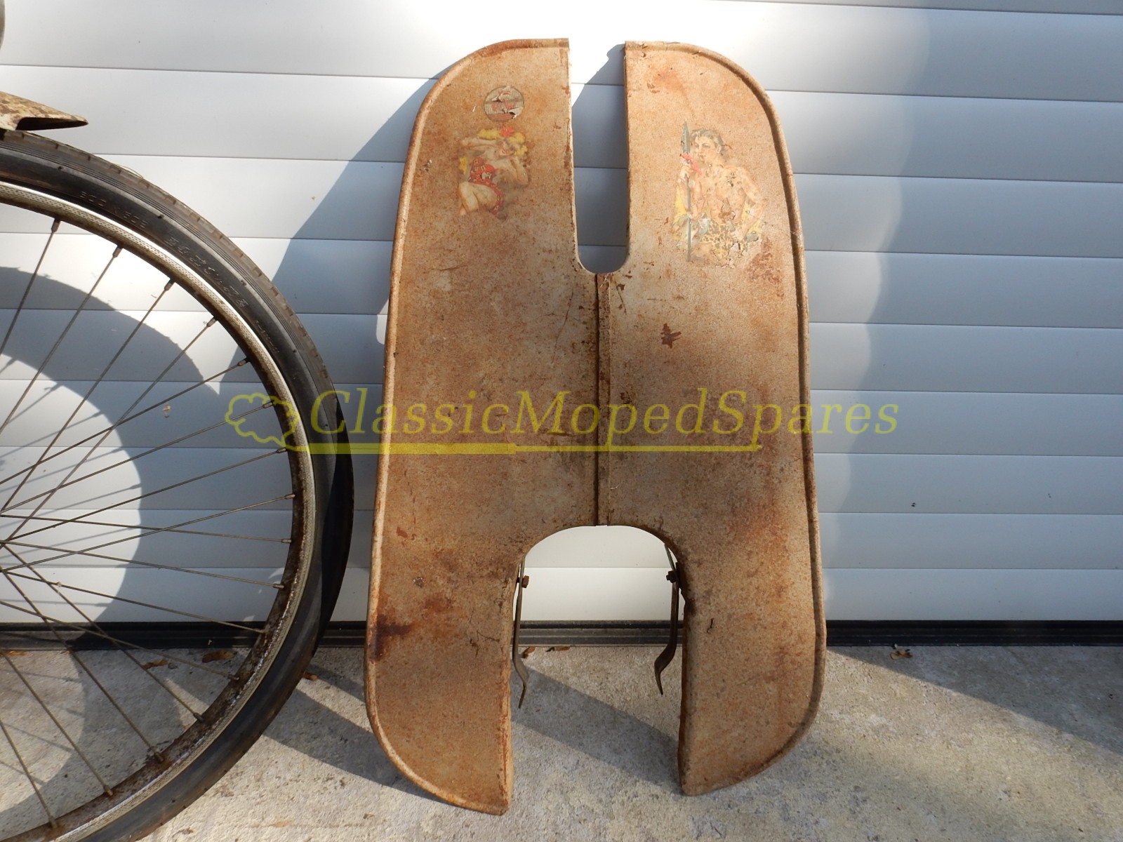 SUPER RARE 1957 / 1958 MOTOBECANE MOBYLETTE AV32 M, WITH ORIGINAL LEGSHIELDS SOLD - Image 8