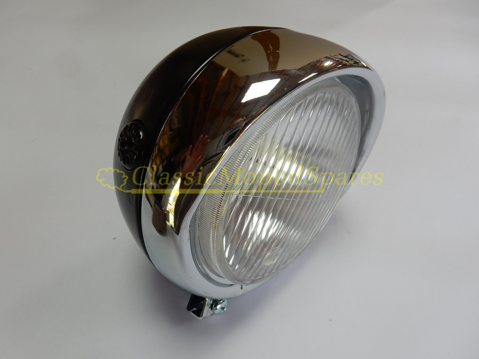 Universal Round Chrome Front Headlight Lamp 135mm diameter Single Lower Point Fitting