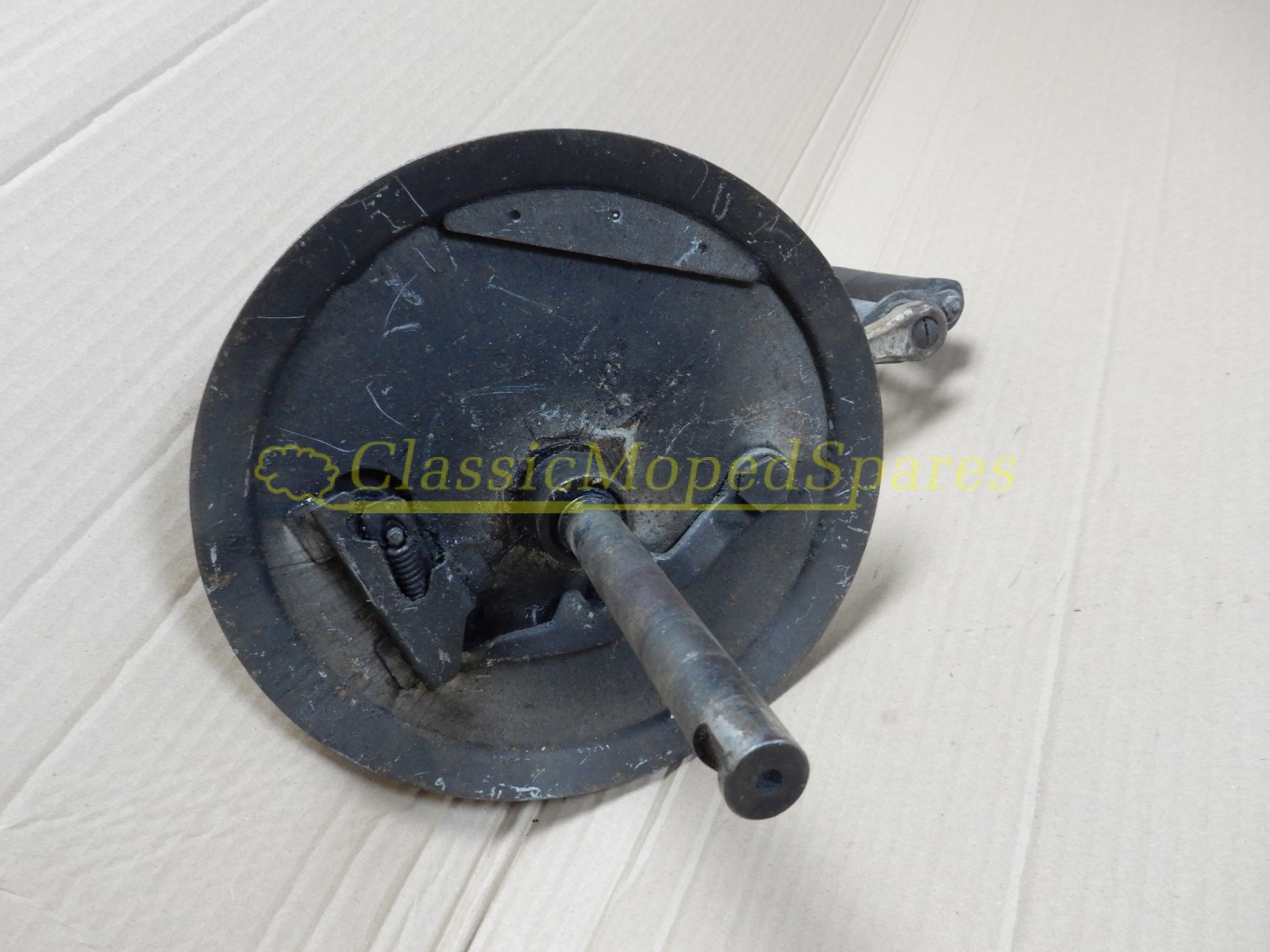 Mobylette Raleigh Pulley with Axle and Pedal Crank attached - Image 2