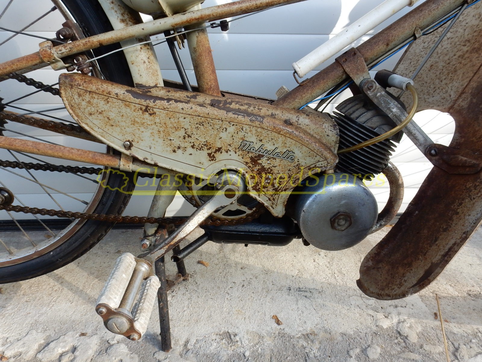 SUPER RARE 1957 / 1958 MOTOBECANE MOBYLETTE AV32 M, WITH ORIGINAL LEGSHIELDS SOLD - Image 3