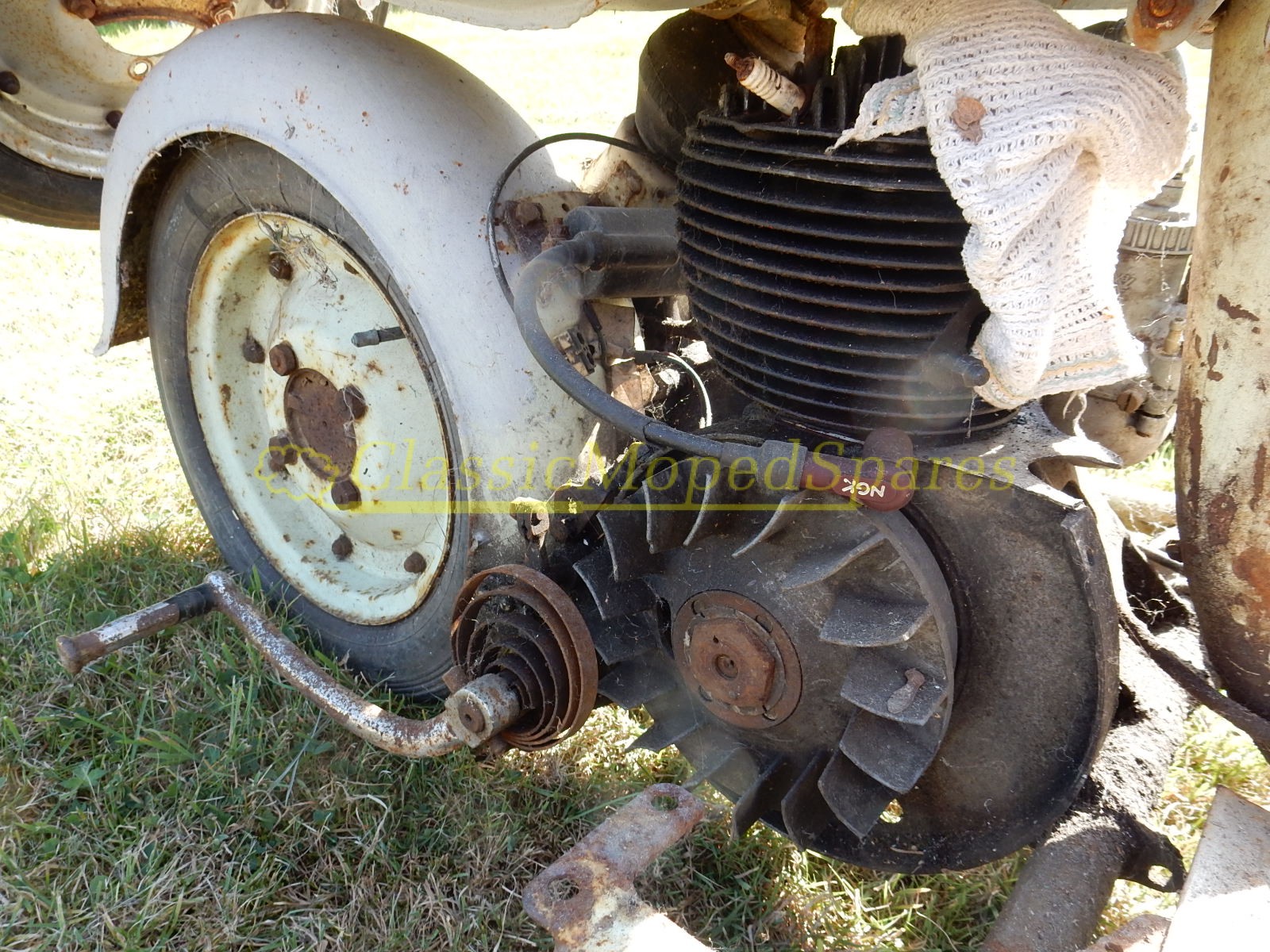 1952 (Circa) Motoconfort Motobecane Moby 125cc Scooter for Restoration (Extremely Rare) EBAY AUCTION - Image 8