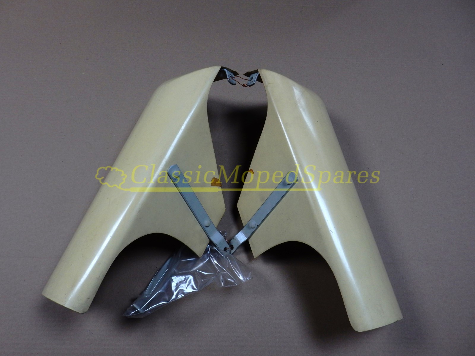 Mobylette Cady  M3 Commuter Rare Set of Legshields - Image 3