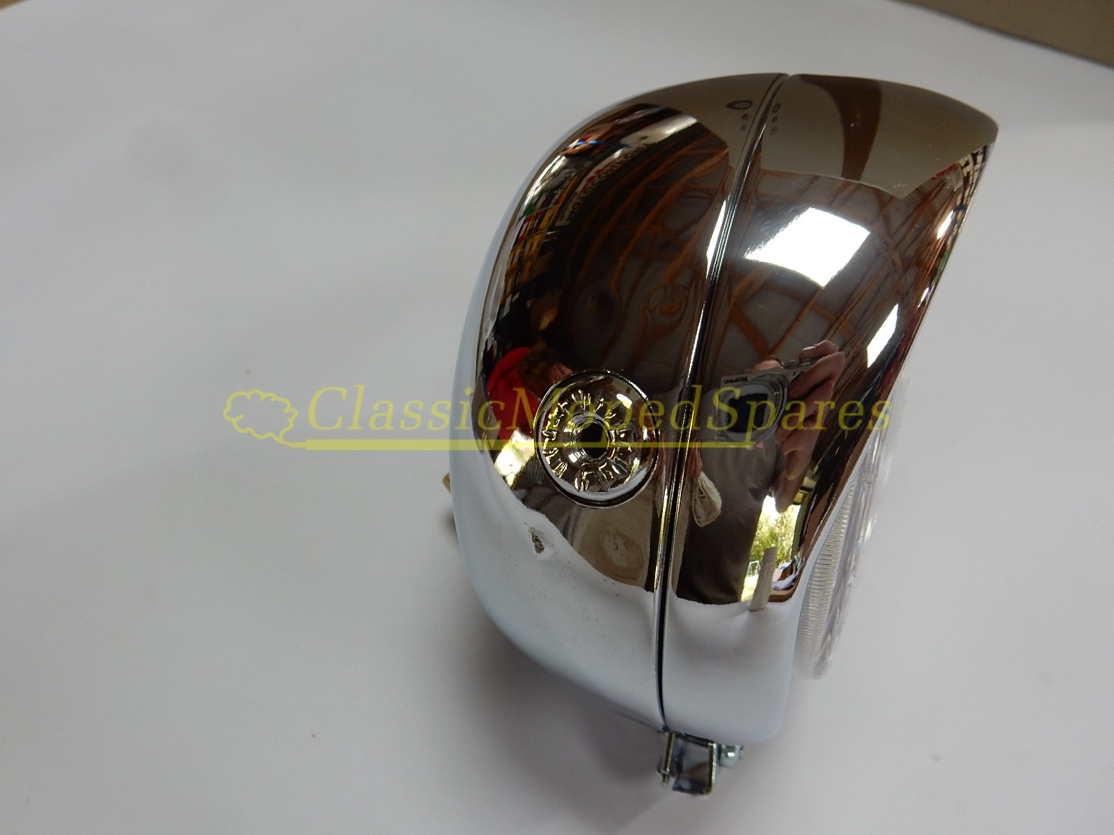 Universal Round Chrome Cased Front Headlight Lamp 135mm diameter Single Lower Point Fitting - Image 4